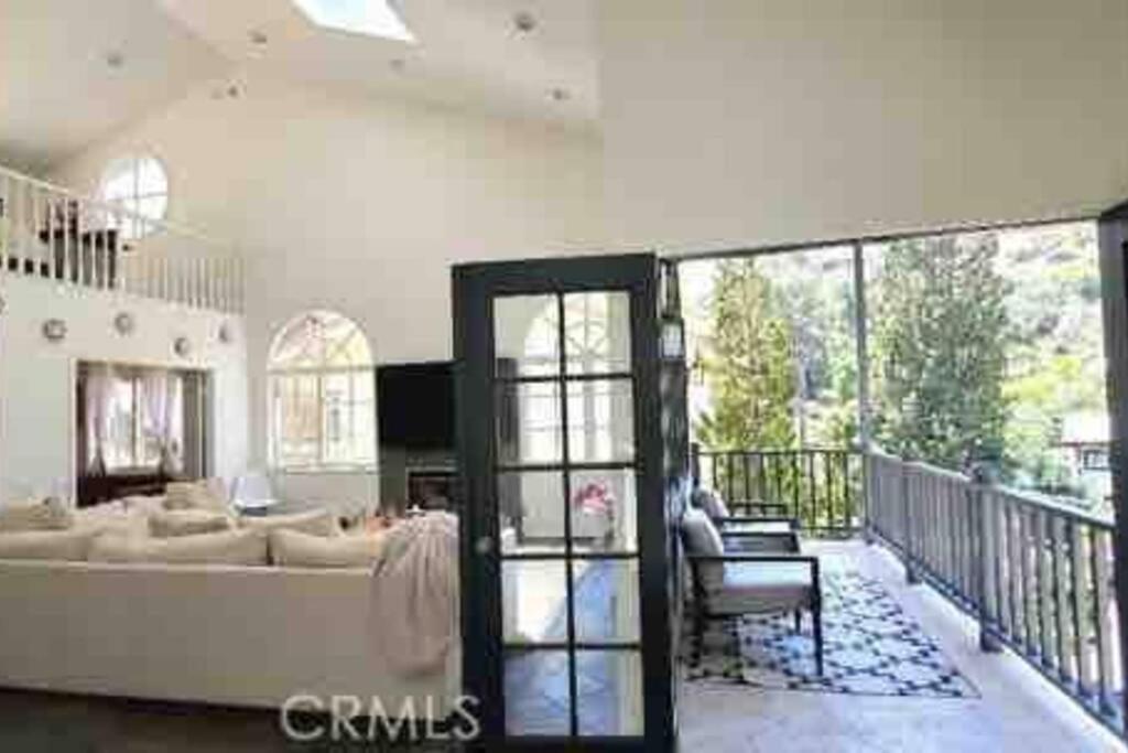 Stunning Mediterranean Mansion In Laurel Canyon Los Angeles Exterior photo